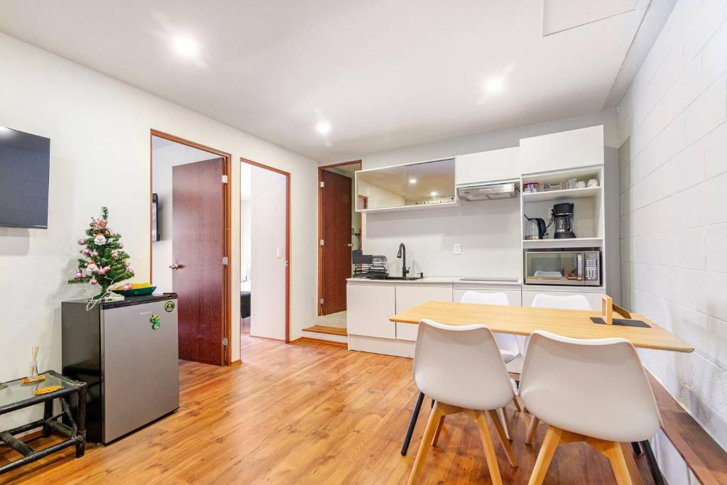 Roma Norte Jungle Oasis: 2 units/5BR for 14 Guests - 3