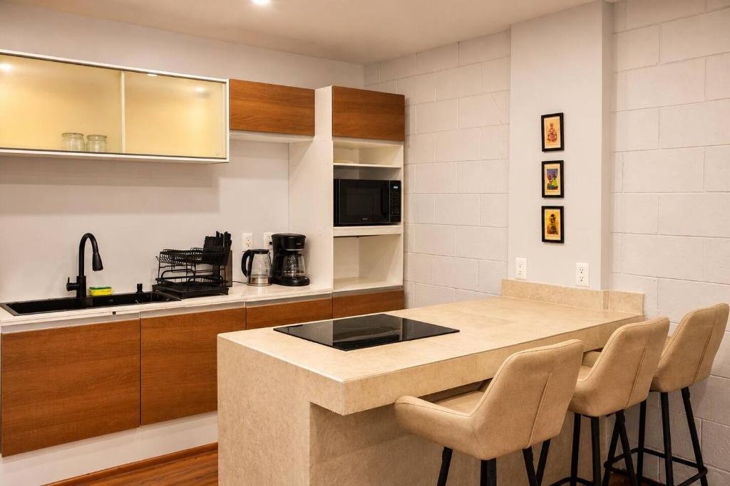 Roma Norte Jungle Oasis: 2 units/5BR for 14 Guests - 4