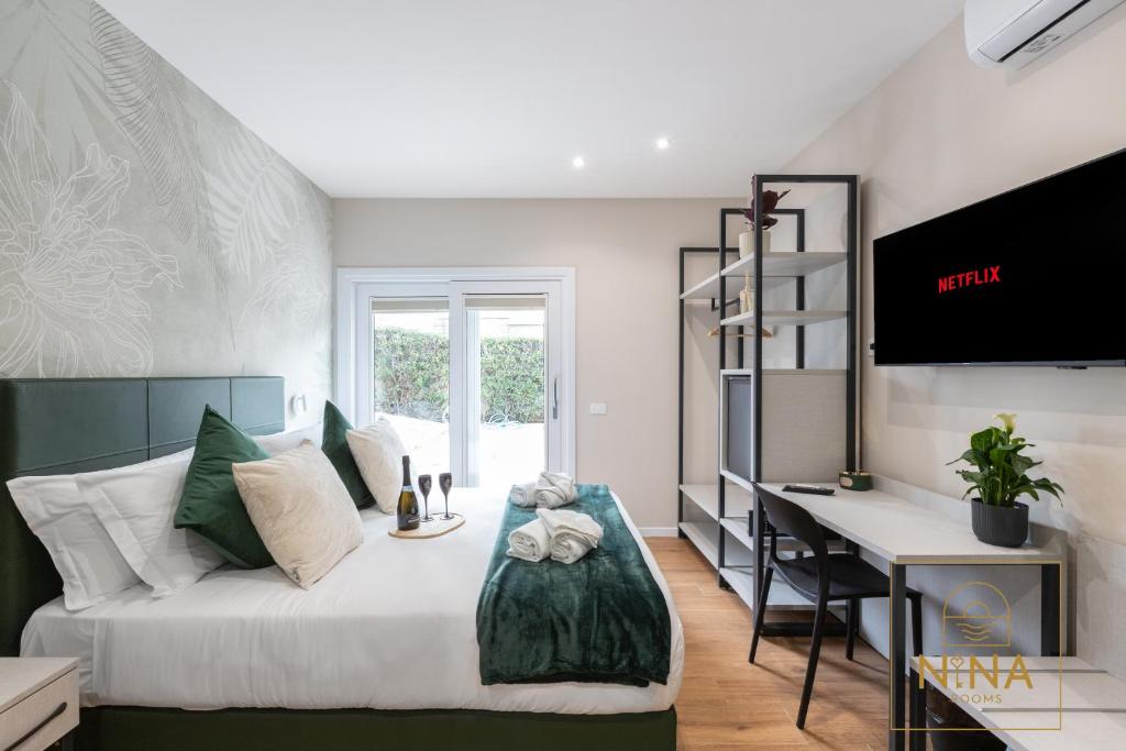 Nina Rooms Guesthouse - Seaview, luxury design, private patio, A-C - 5