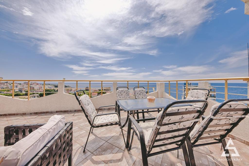 Penthouse S - 3