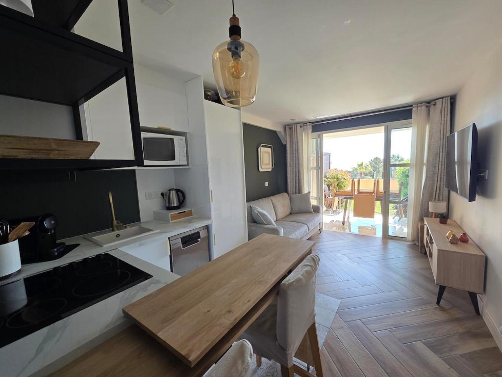 Cap Esterel Appart T2 Vue Mer Climatisé 4-5 personnes - Proche Plage et Commerces avec jardin, Parking gratuit, WiFi, 5 acces piscine - - 5