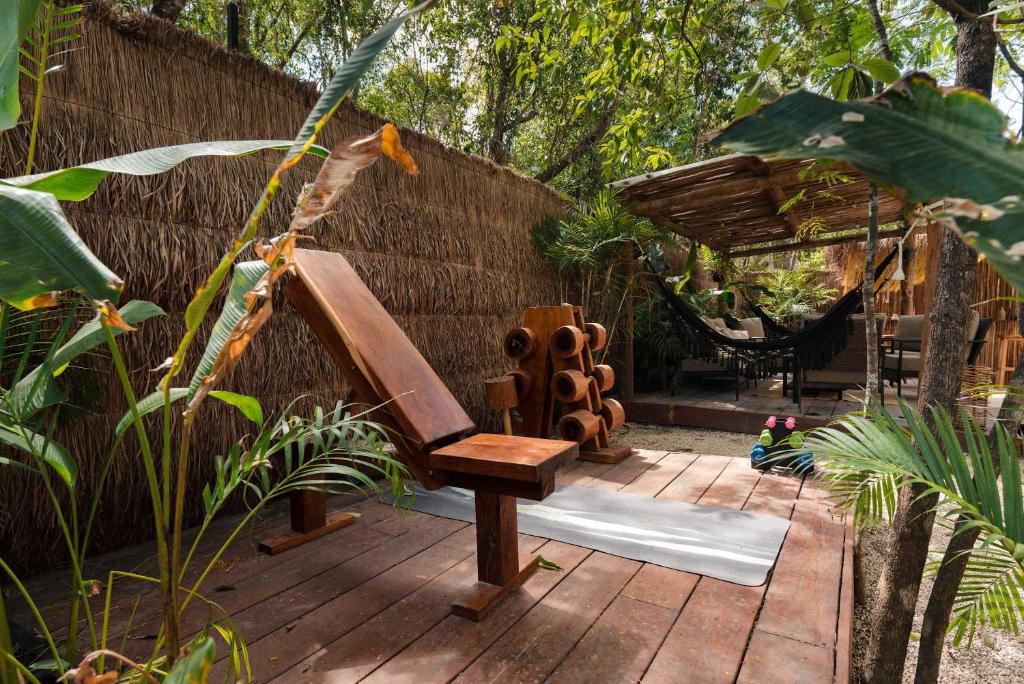 Luxury 5 Bedroom Pool Tiki Bar & Outdoor Gym - 5