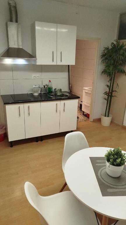 Affordable apartament or rooms in city center - 4