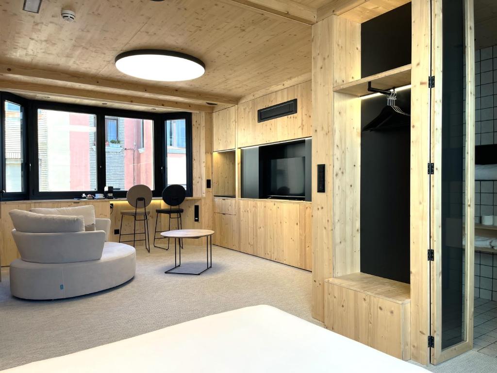 VTZ Minimal Suites - 3