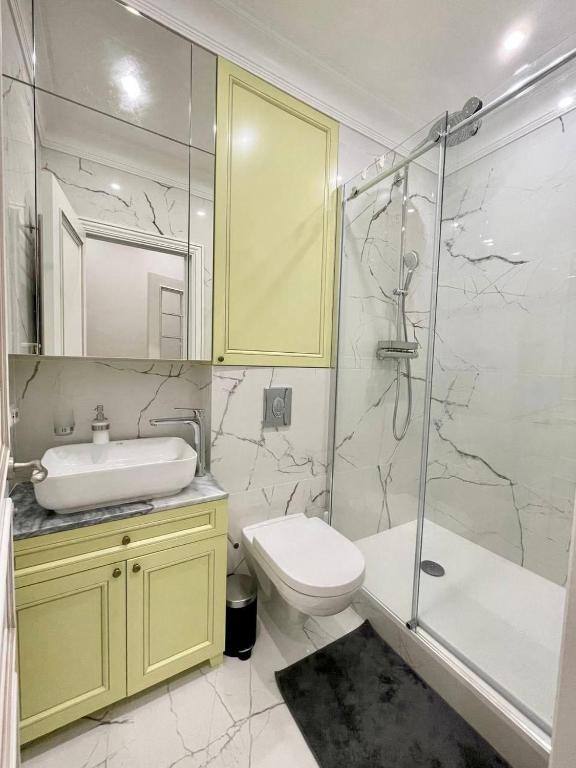 Modern 75m Suite Heart of Villefranche - 3