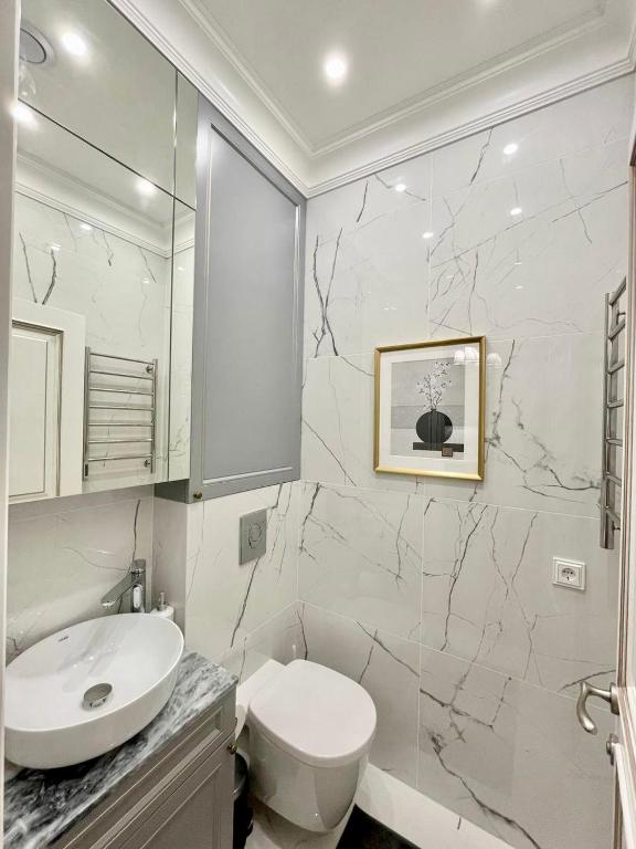 Modern 75m Suite Heart of Villefranche - 5