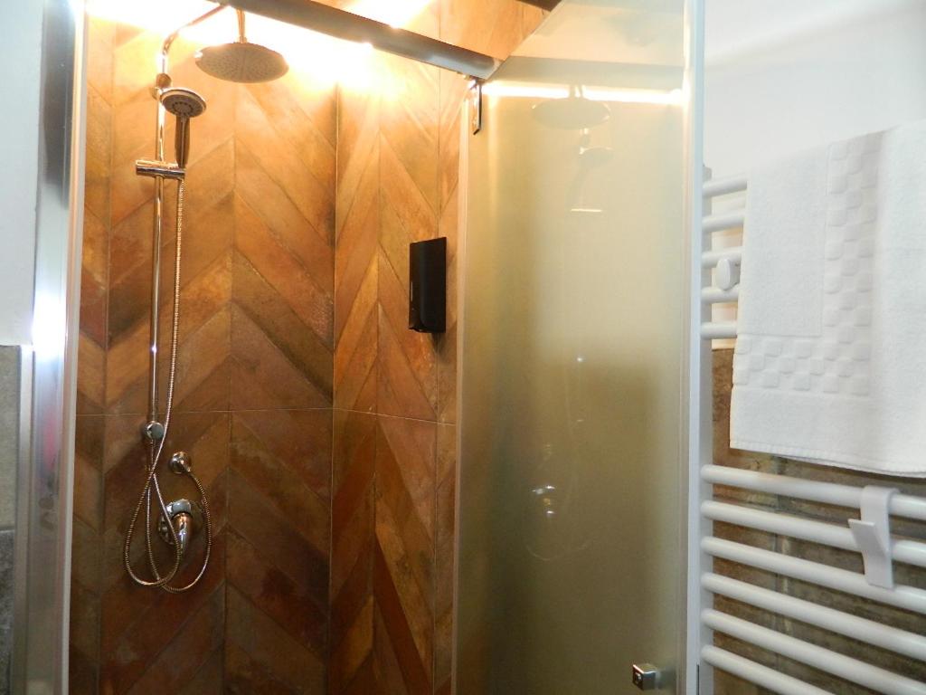 Suite matrimoniale Sofia con bagno privato - 3