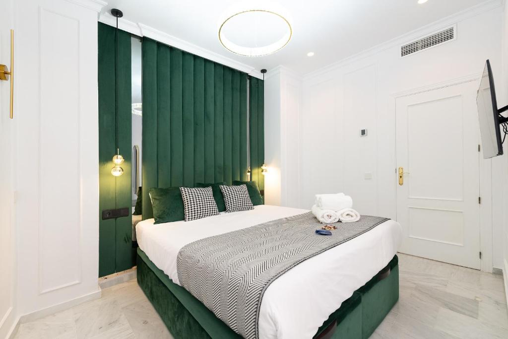 Deluxe Central Old Town Apartment - 3