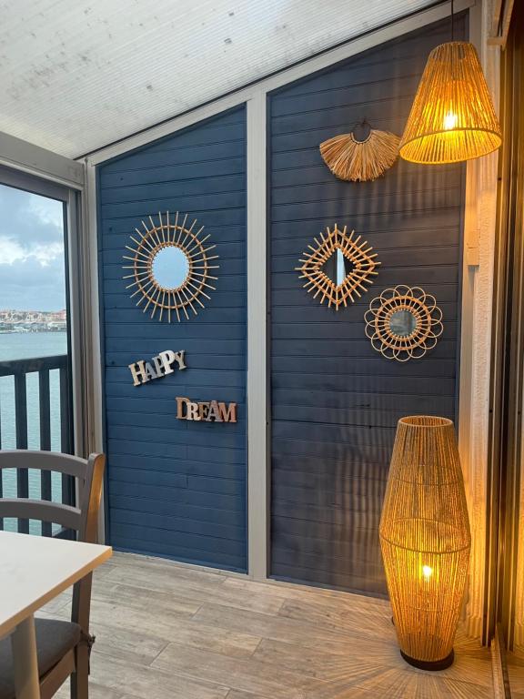 1-bedroom sea-view apartment with terrace, sleeps 4 - 5