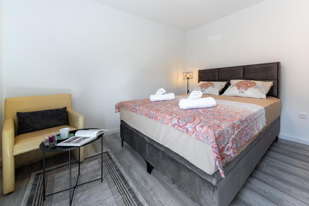 Grey Pearl Old Town with Free Parking - 2