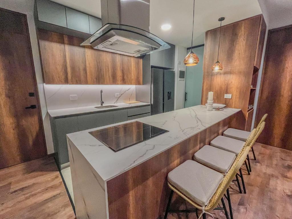 Majestic Heights: A Signature Luxury Stay - 4
