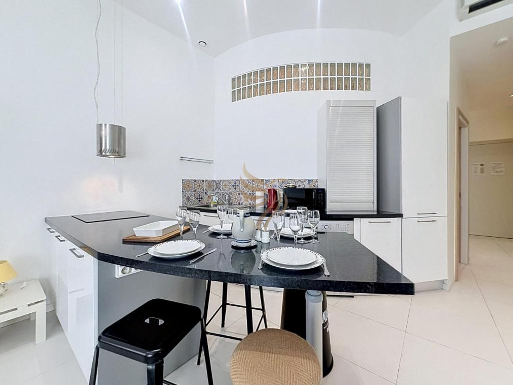 URBAN 94 WIFI CLIM 4 PERSONNES FREJUS - 2