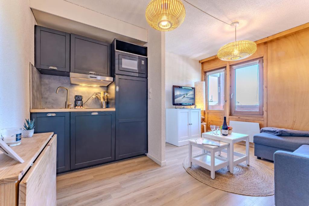 Ski-In Out Mountain Apt with Balcony in Meribel - 1