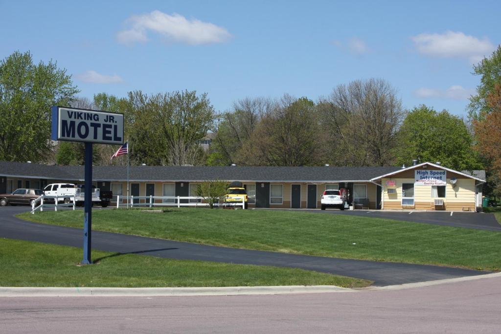 Viking Jr. Motel photo