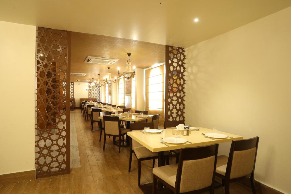Restaurant, Zaki Hotel Apartment in Sur