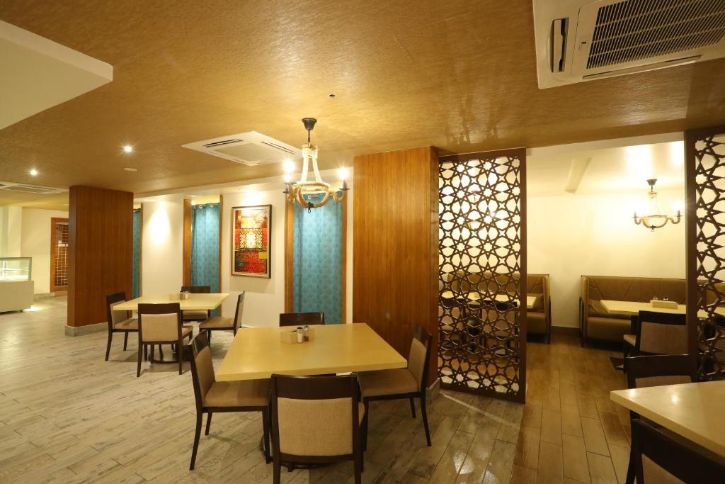 Restaurant, Zaki Hotel Apartment in Sur