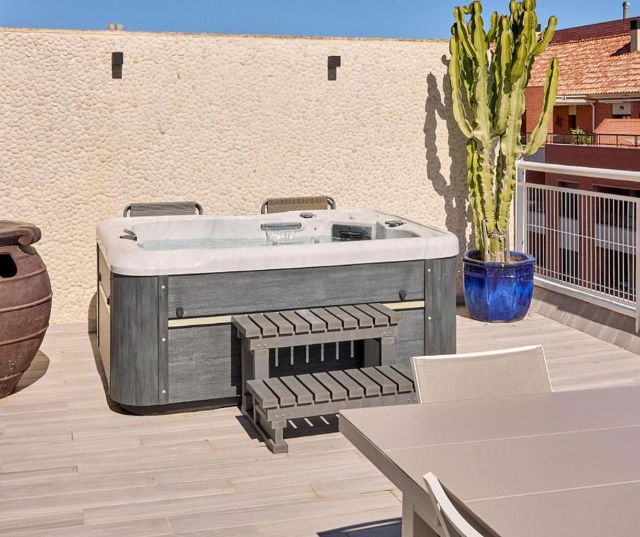 Ático Prestige Dénia con gran terraza, jacuzzi y ubicación céntrica con vistas al mar by Family Homes Rentals - 2