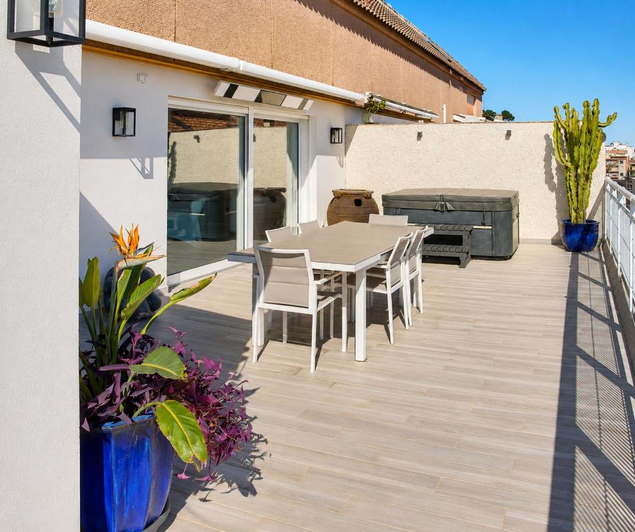 Ático Prestige Dénia con gran terraza, jacuzzi y ubicación céntrica con vistas al mar by Family Homes Rentals - 4