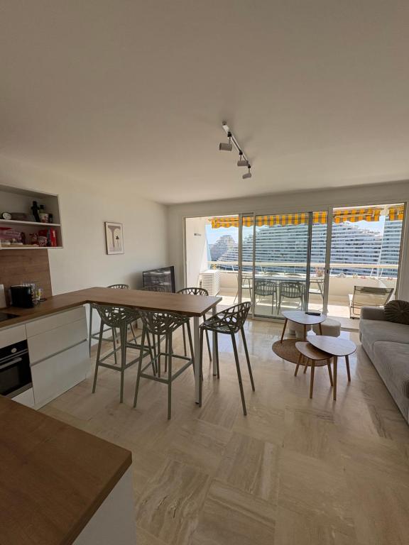 Magnifique 2 pièces Marina Baie des Anges - 4 personnes - Vue Mer et Port - 5