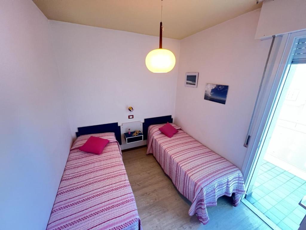 Spacious beachfront apartment with terrace - 4