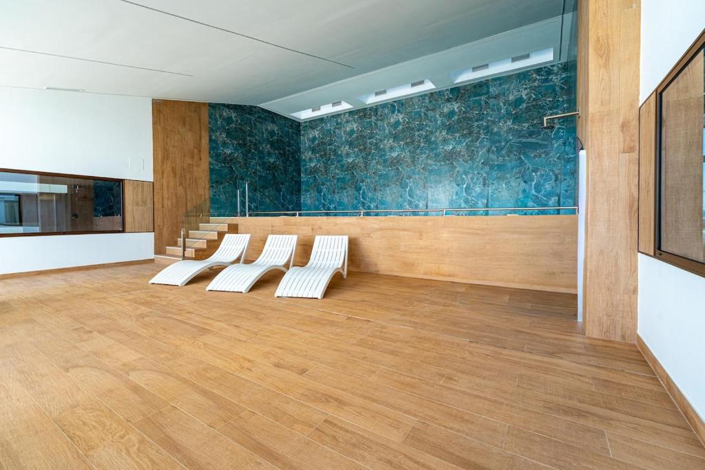 Brand New Luxury Apartment with Private Jacuzzi - 2