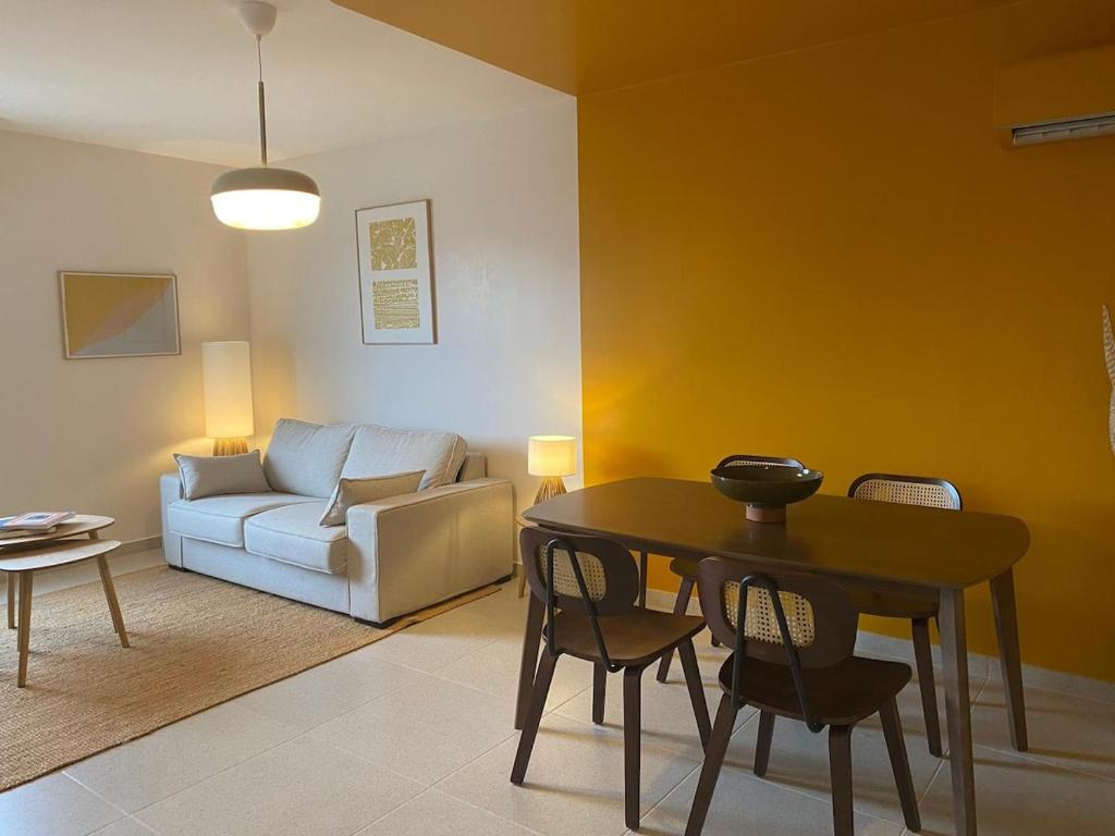 Studio flat in Les Arceaux with separate kitchen, bright, quiet, trendy, central - 1