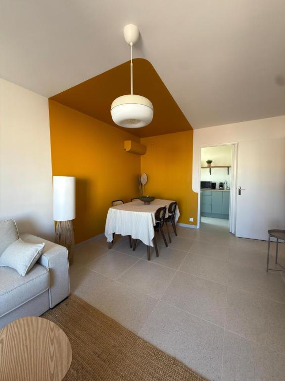 Studio flat in Les Arceaux with separate kitchen, bright, quiet, trendy, central - 2