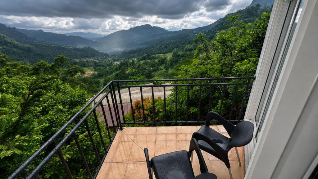 Balcony/terrace, THURULIYA HOTEL in Nuwara Eliya