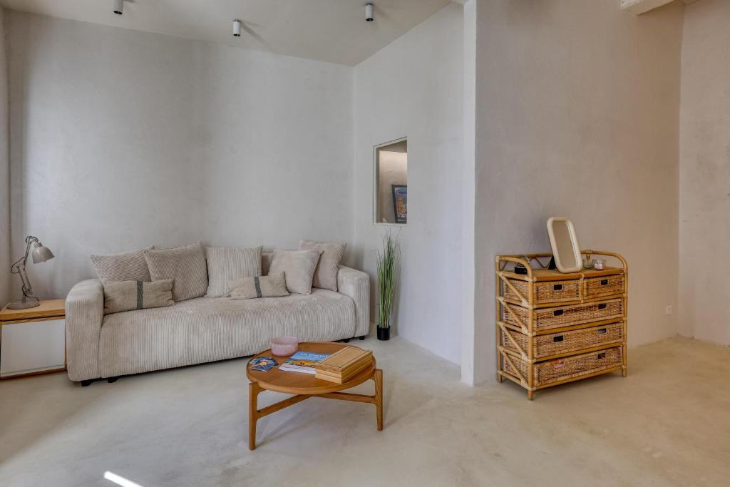 appartement entierement rénové près du port - 4
