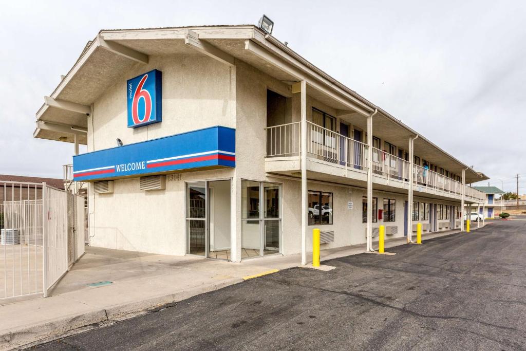 Motel 6 Albuquerque Northeast — Hotel in Albuquerque (NM)