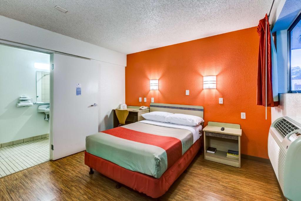 Motel 6-Wheat Ridge, CO - West - Denver North photo