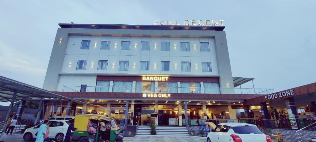 Hotel Decent in Unava