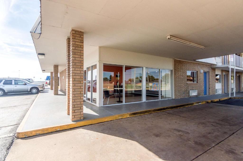 Motel 6-Clinton, OK photo