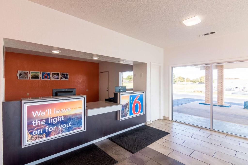 Motel 6-Clinton, OK photo