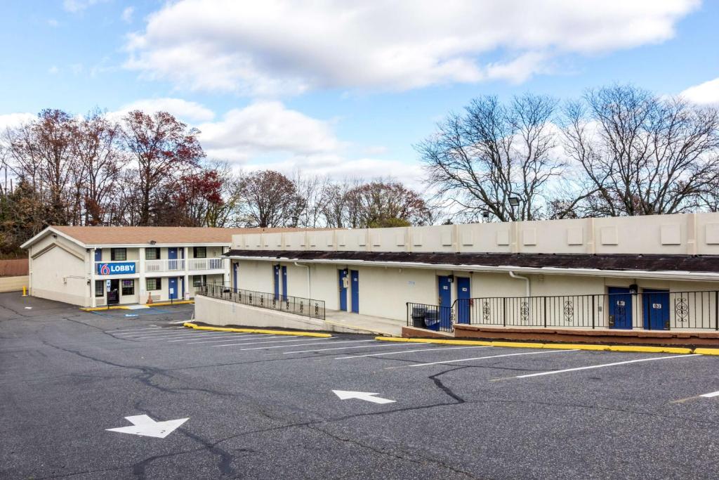 Motel 6 New Brunswick photo