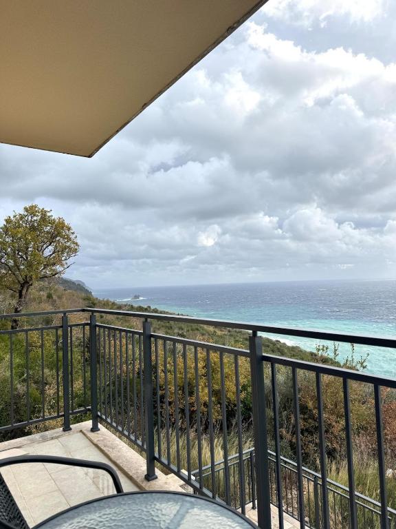 Moréa- Modern, Sea View & Balcony - 5