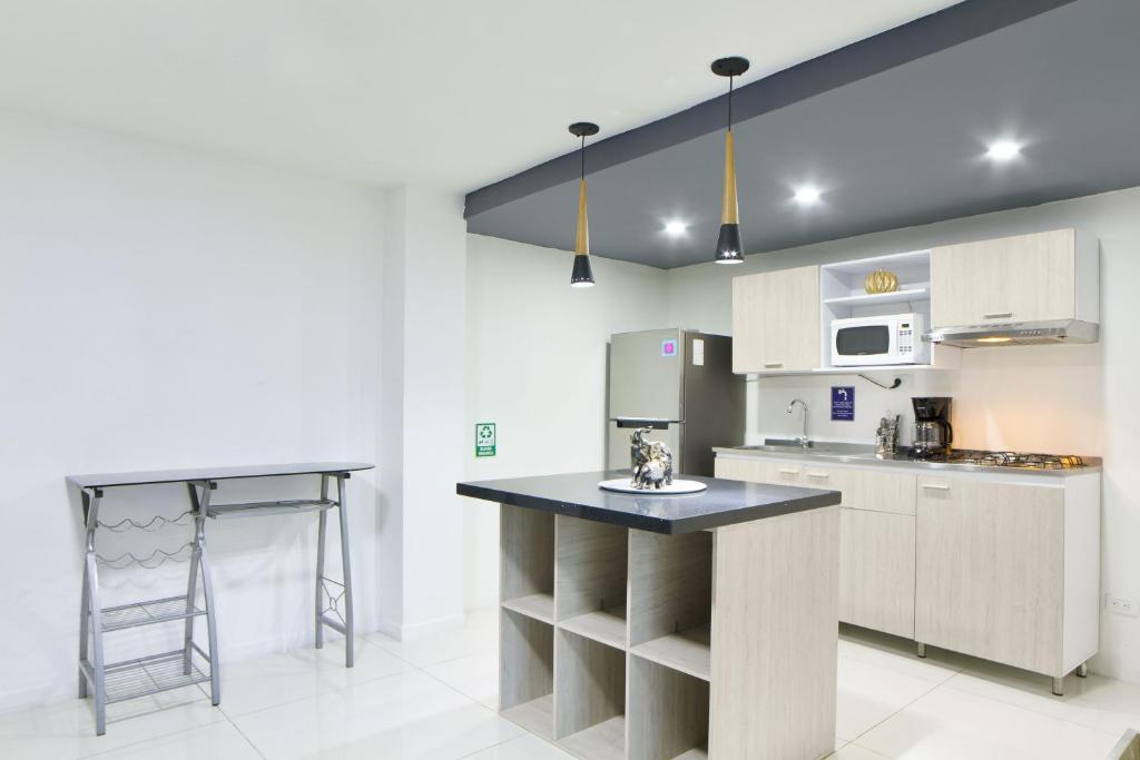 2 bedroom apartment - one block from Lleras park, P1 - 4