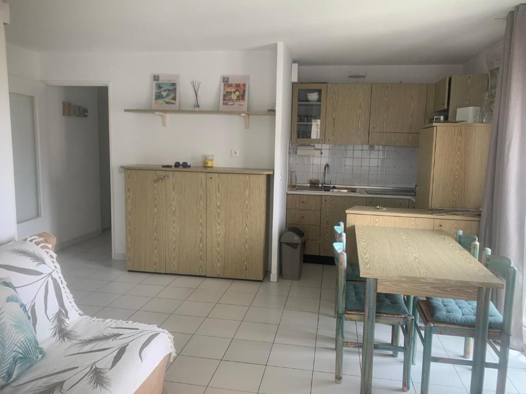 T2 Port-Fréjus Proximité de la plage Grand Garage Privé 34 M2 dernier étage - 4