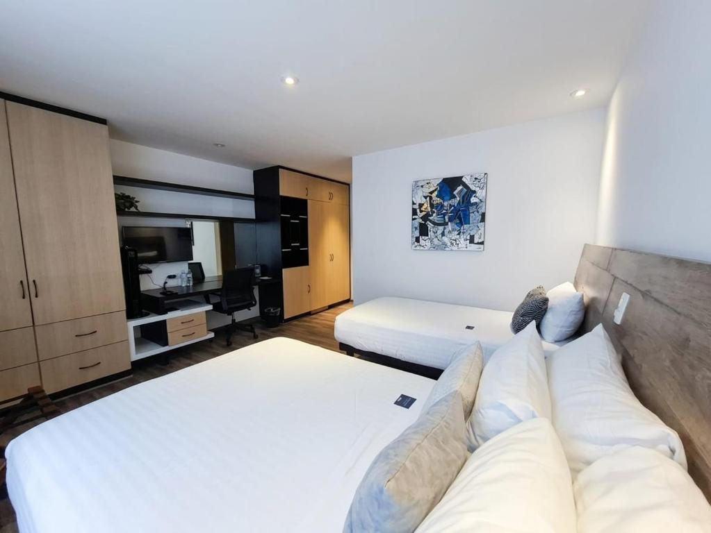 ROOM Hotel & Suites - 3