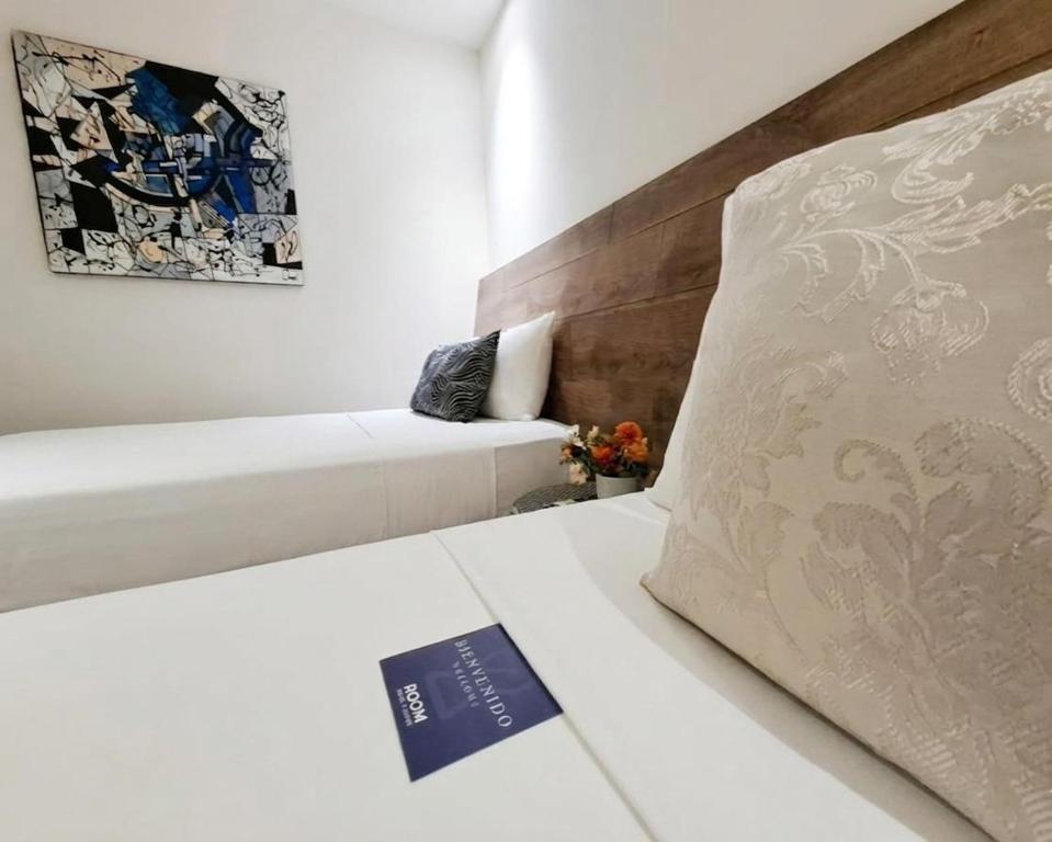 ROOM Hotel & Suites - 4
