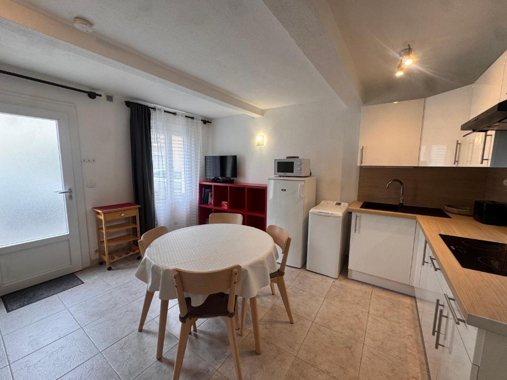 Au Cœur de Palavas, maison de pêcheur climatisée et pleine de charme - 50m de la plage - Commerces&Commodités - LaConciergerieByNina - 2