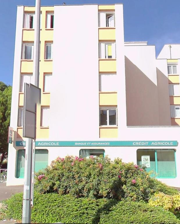 LE COCON Cozy studio, parking, stadium, and shops - 2