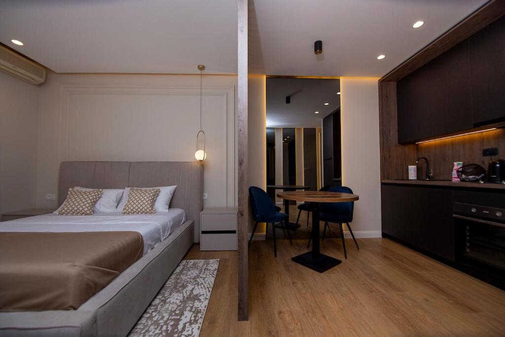 Elegant Designer's Studio - 5