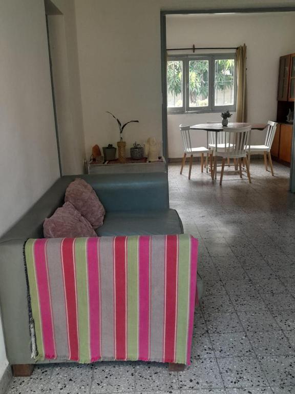 Casa con jardín y vista al cerro en Portezuelo Salta - 3