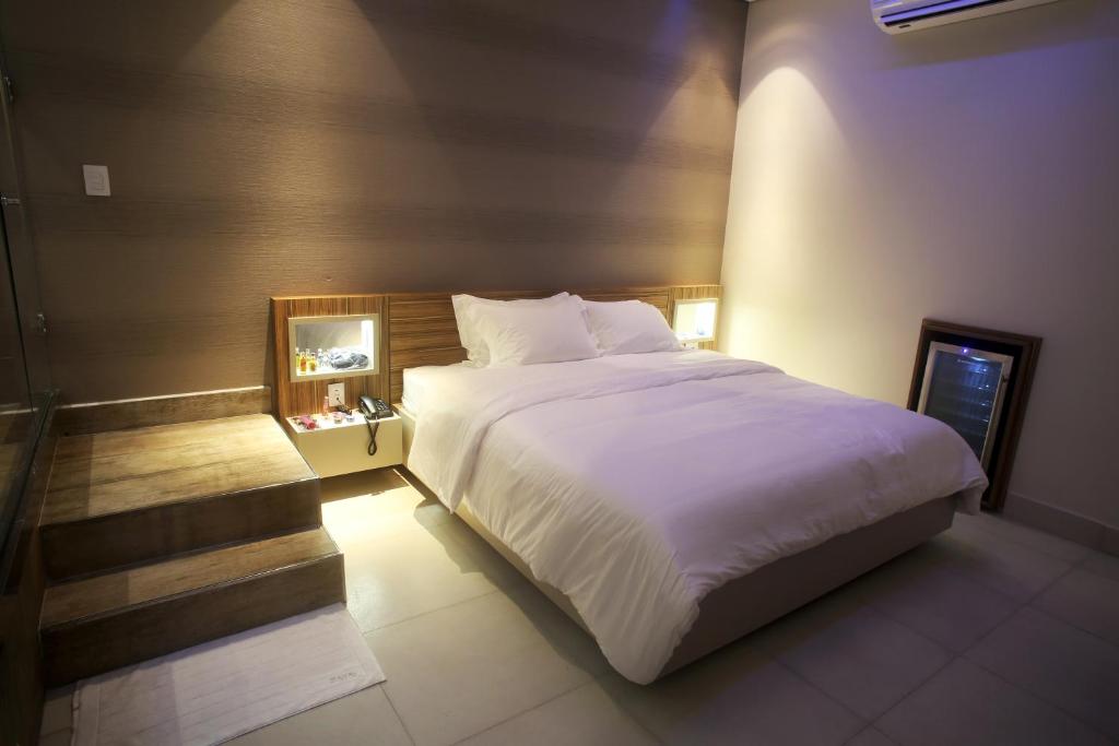 Deluxe Suite with Spa Bath