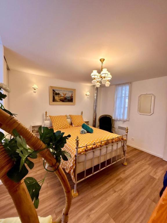Maison de pêcheur située au pied du Monument Historique classé en 2020 le pont Colbert Maison à deux pas du centre ville Maison familiale - 4