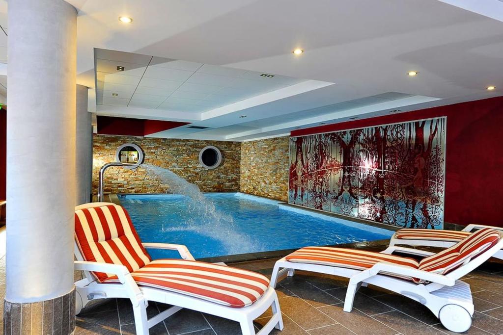 Risoul T2 6 pers Piscine et sauna Skis aux pieds - 5