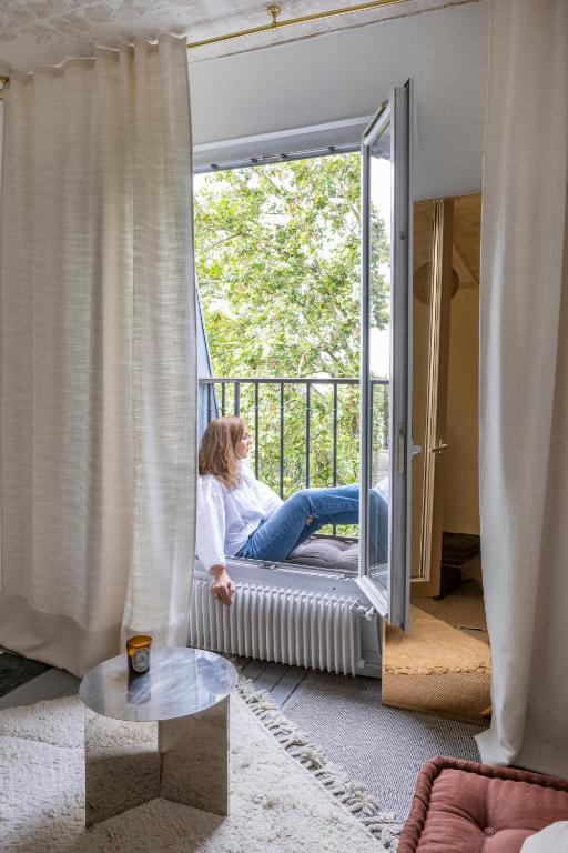 Sonniges Studio mit Blick über Park zum Eiffelturm - 2