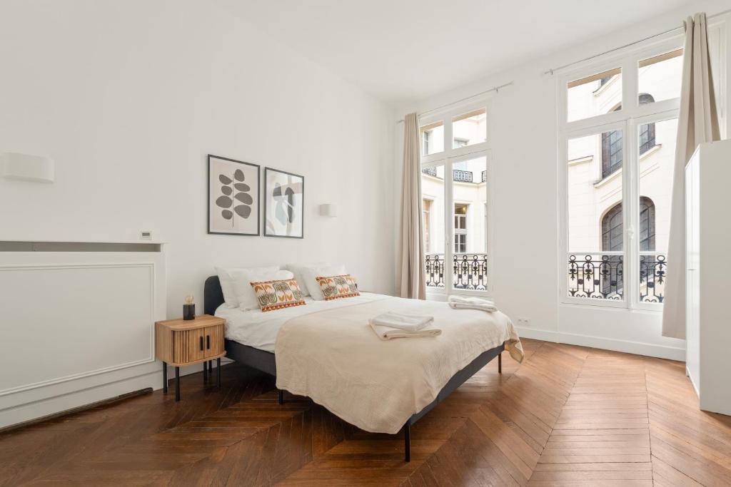 180m2 Haussmann 4BR 3 Bath Golden Triangle Champs Elysées & Opéra - 3