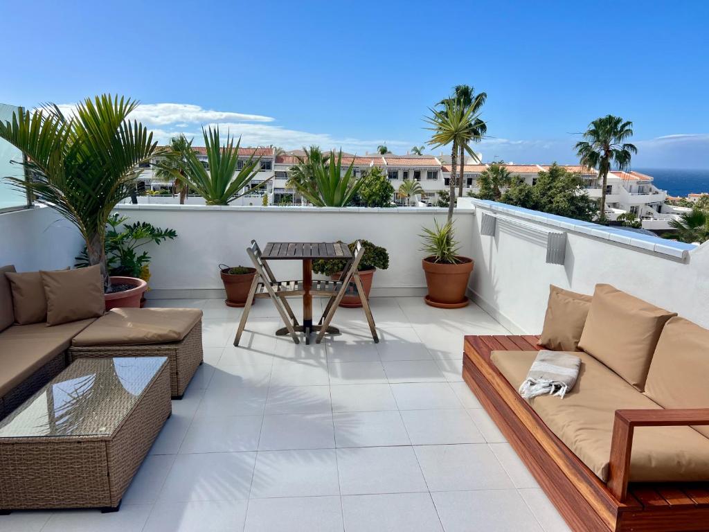 Studio apartment with large terrace and ocean view - 3